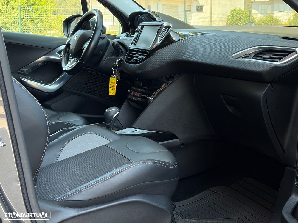 Peugeot 2008 1.2 PureTech Allure EAT6 - 31