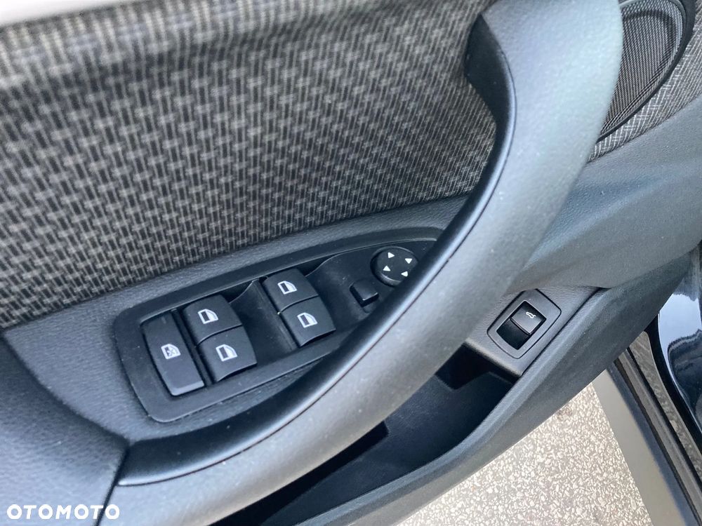BMW X1 sDrive18i Advantage - 20