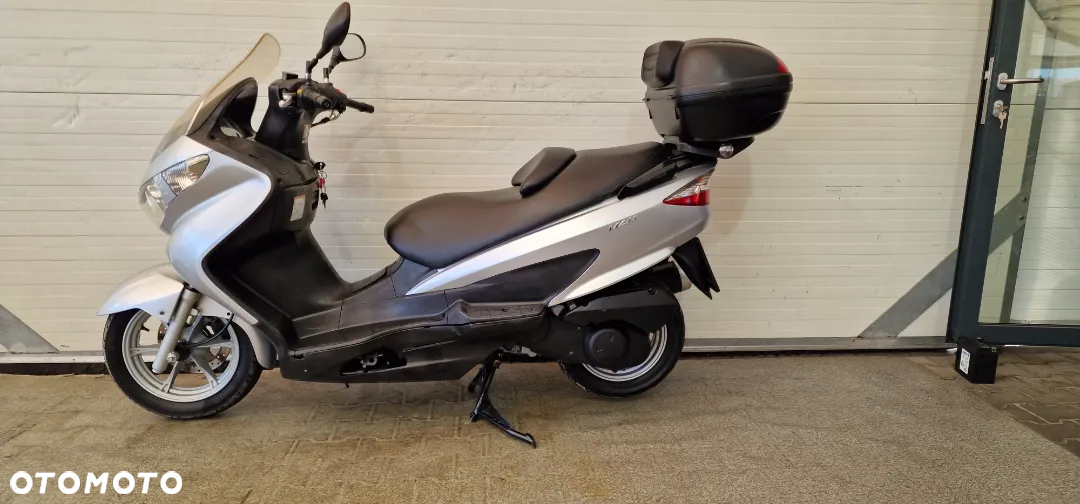 Suzuki Burgman - 4
