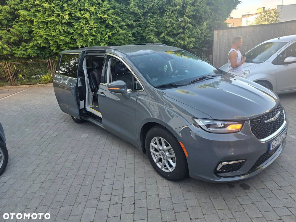 Chrysler Pacifica - 12