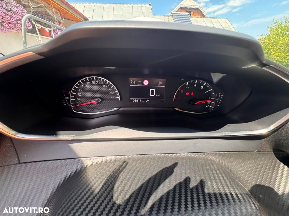 Peugeot 2008 1.2 L PureTech STT EAT8 Active - 5