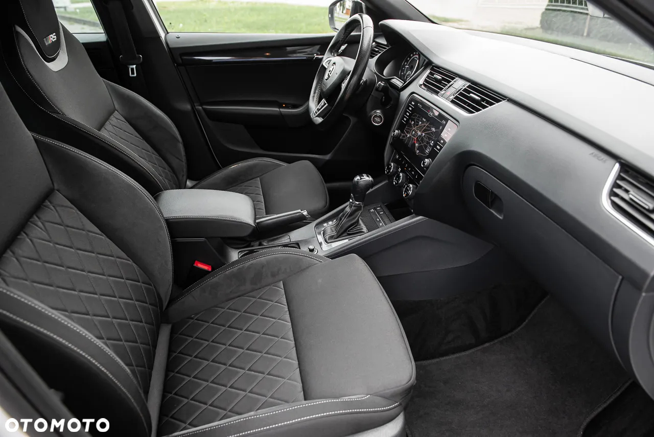 Skoda Octavia Combi 2.0 TDI DSG RS - 33