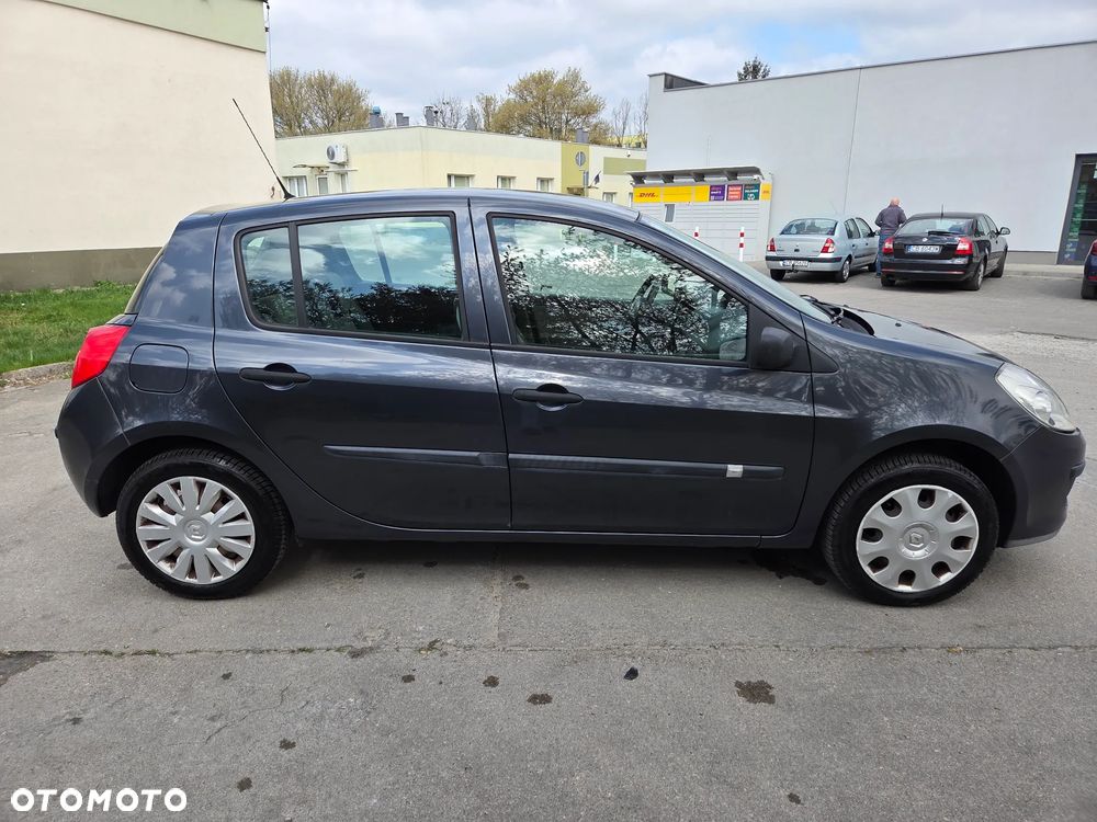 Renault Clio 1.2 16V Emotion - 5