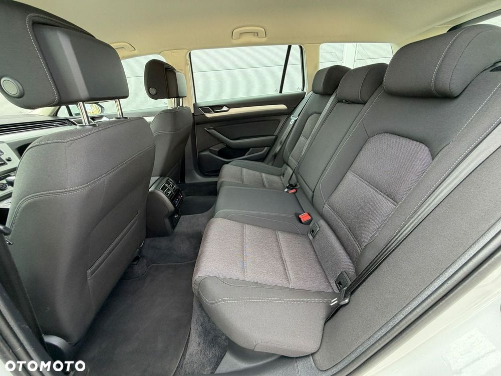Volkswagen Passat - 29