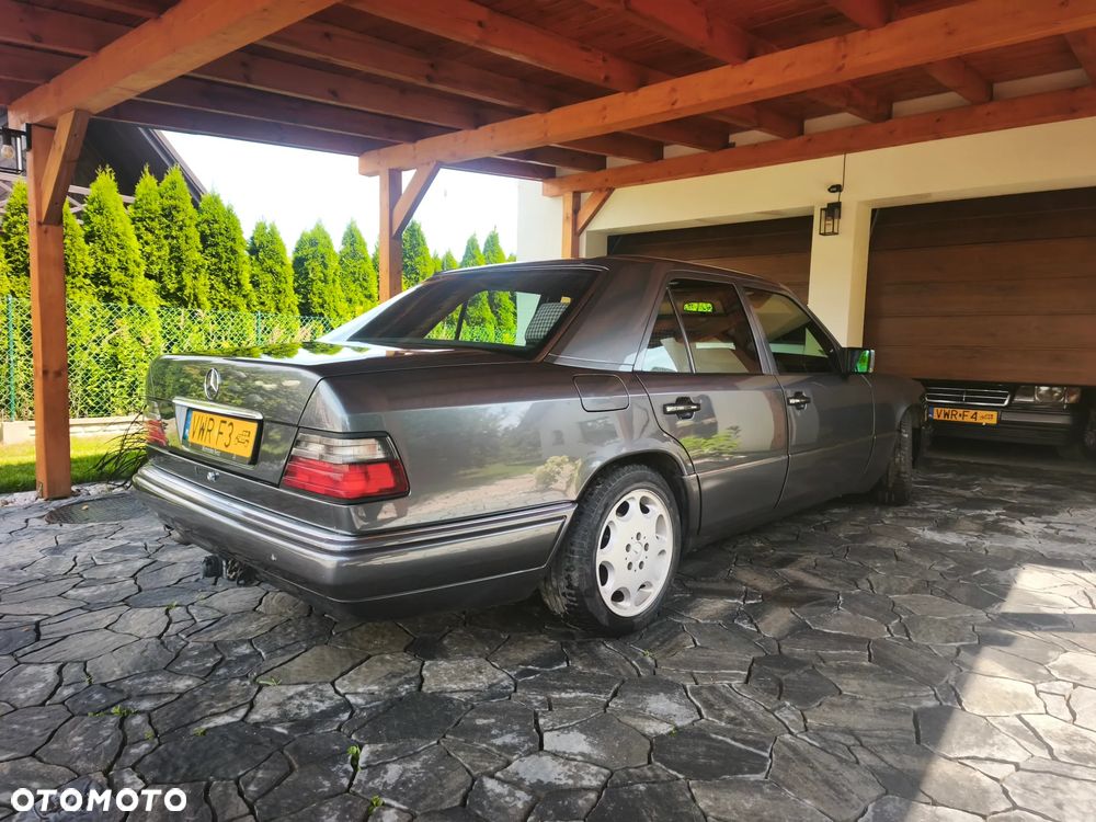 Mercedes-Benz Klasa E 200 - 1