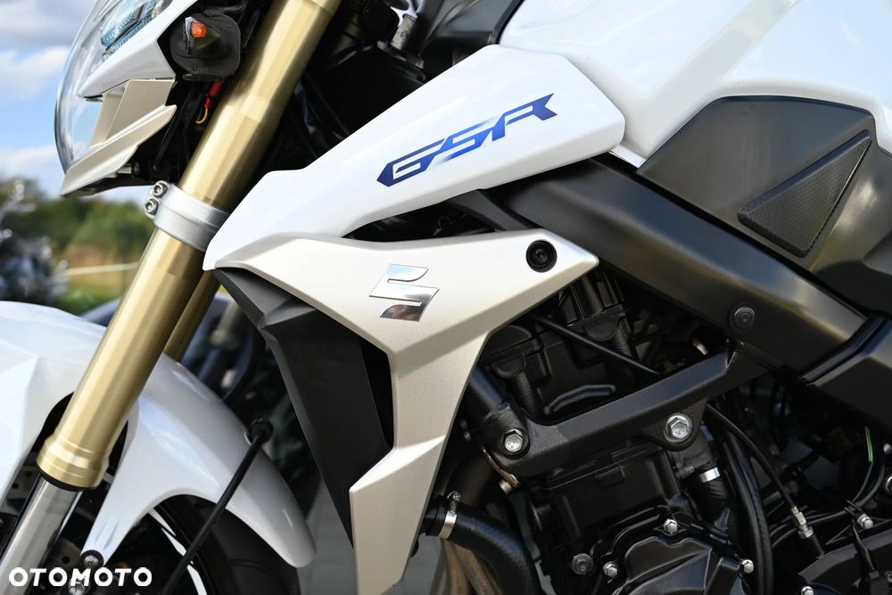 Suzuki GSR - 20