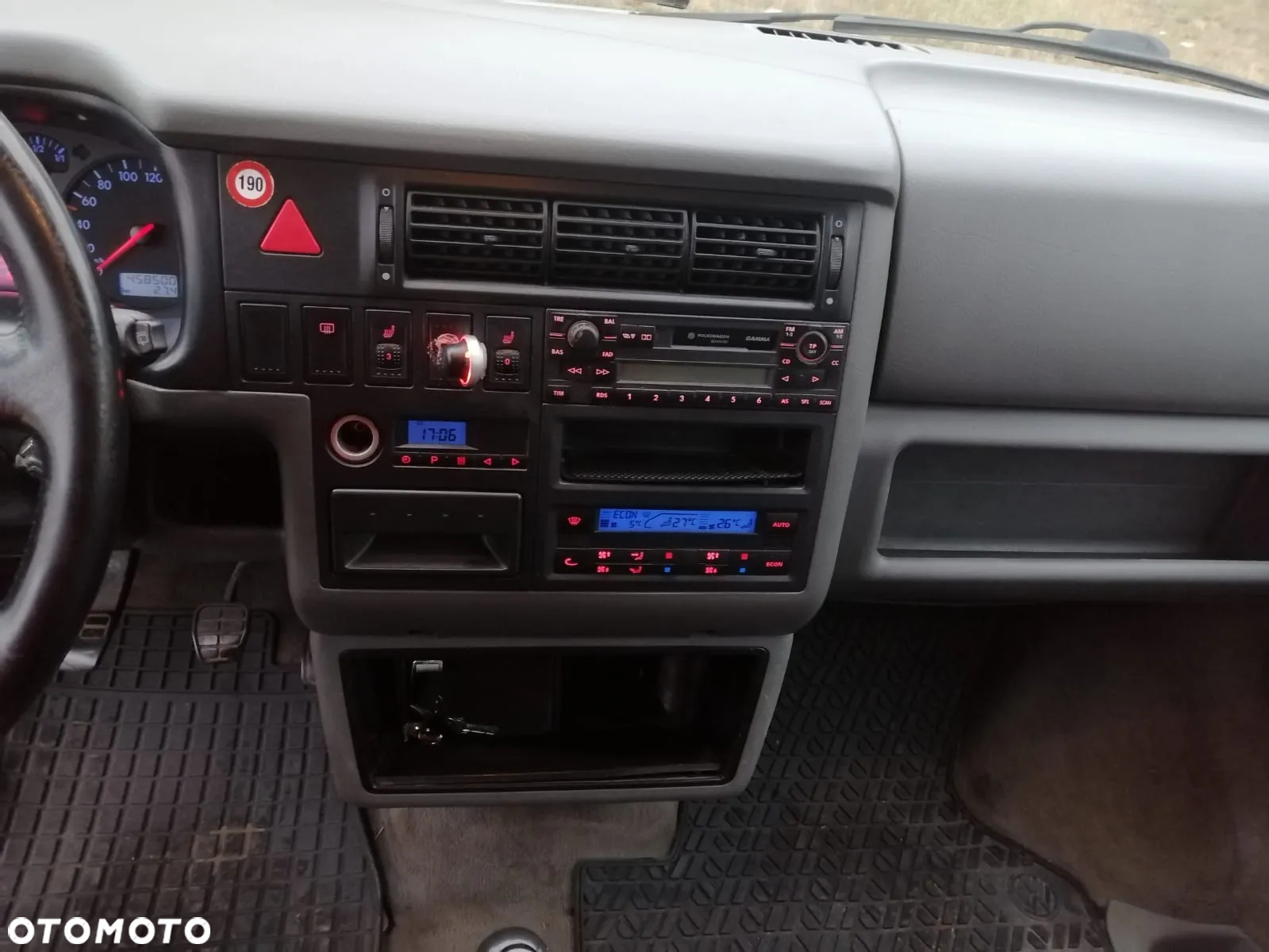 Volkswagen Multivan - 11