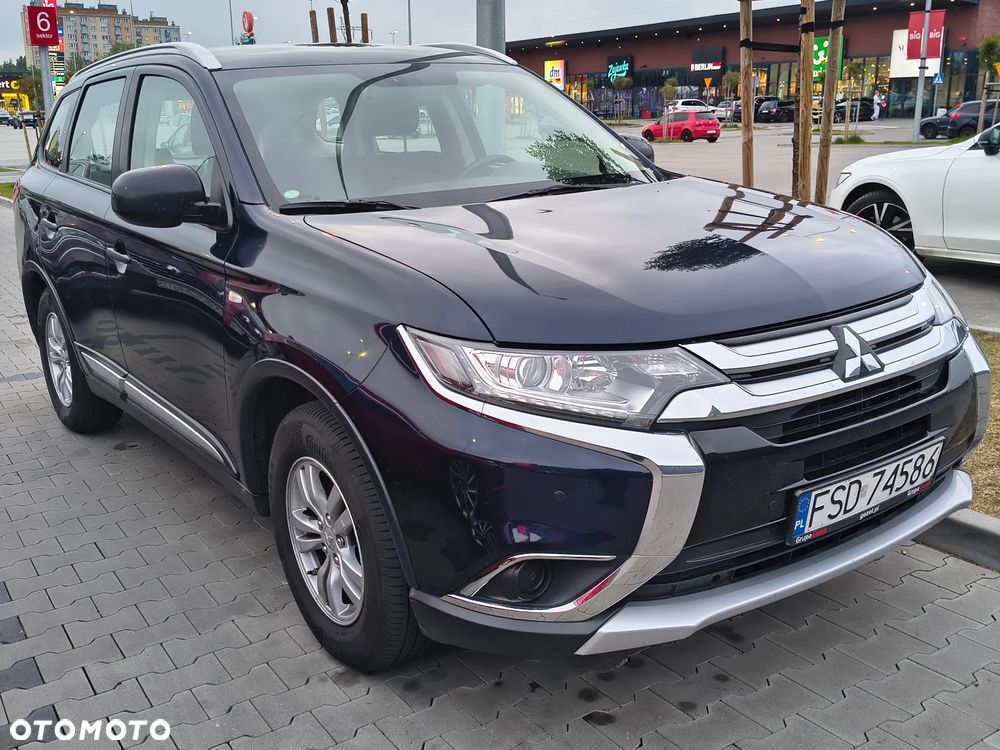 Mitsubishi Outlander 2.0 Invite + 2WD - 10