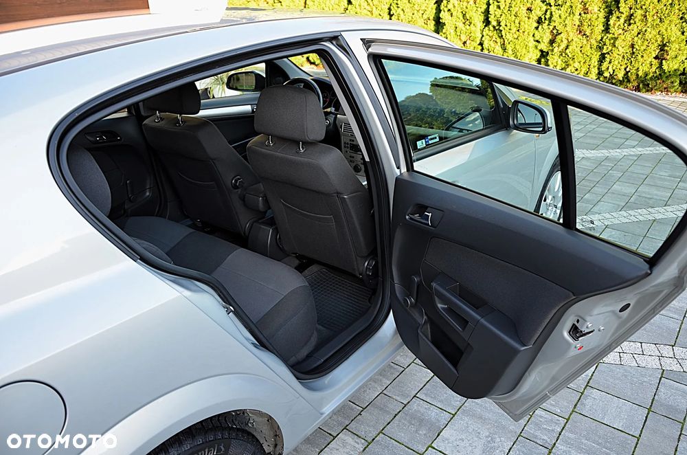 Opel Astra 1.6 Active - 23