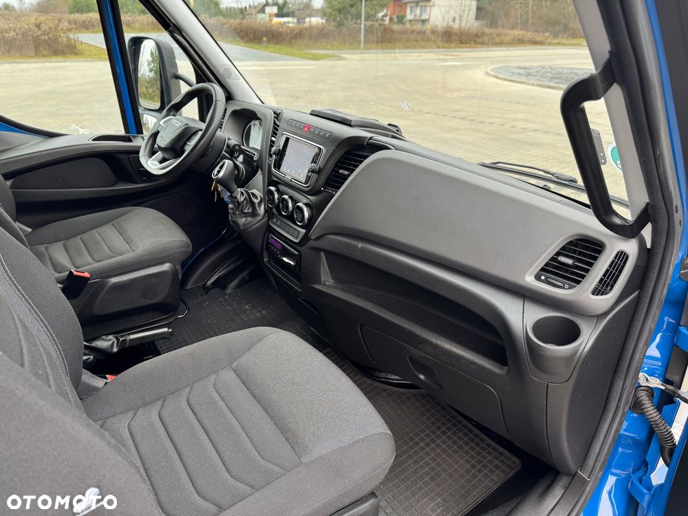 Iveco Daily 2023r Hi-Matic‼️70C21H‼️Winda Bar 1000KG // Plandeka 15 Palet Firanka‼️Spanie z tyłu Spojtrak XL Poduszki Pneumatyczne Wysokość rampowa Full LED Tempomat Salon Polska DMC7200KG Faktura Vat 23% TwinCab - 33