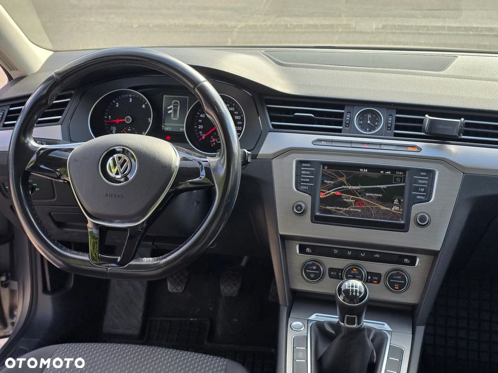 Volkswagen Passat 1.6 TDI BMT Trendline - 16