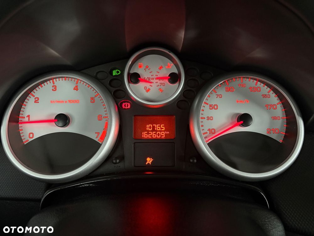 Peugeot 207 - 12