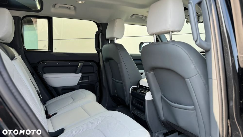 Land Rover Defender - 11