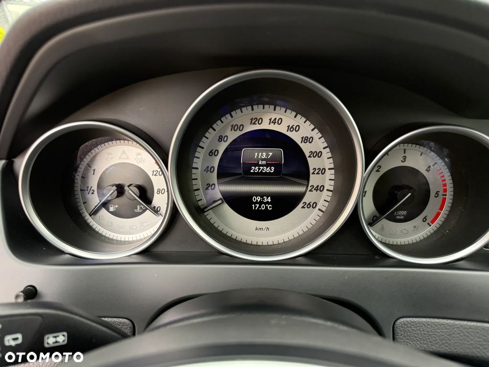 Mercedes-Benz Klasa C 180 CDI Avantgarde Edition - 36