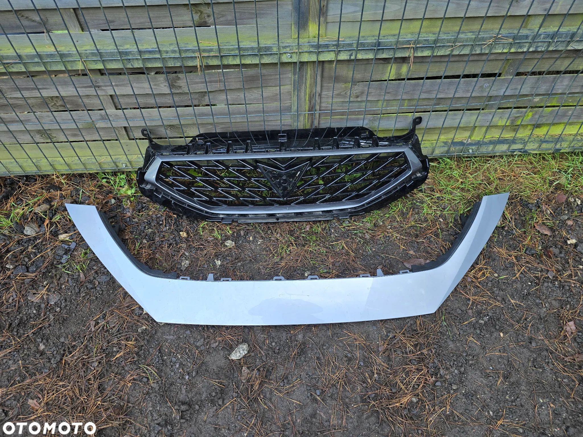 Leon IV 5fa cupra grill blenda nosek - 1