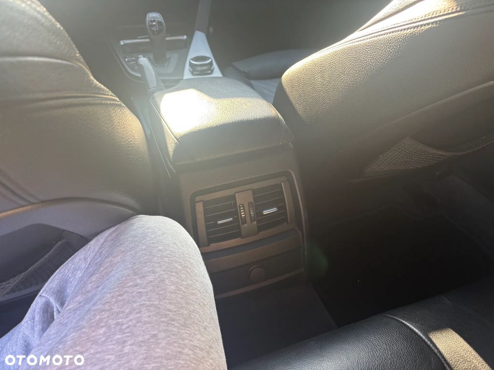 BMW Seria 3 335i Luxury Line - 29