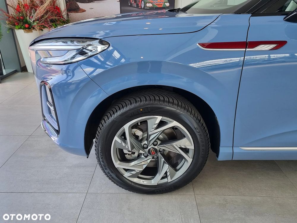 Hongqi HS3 - 6