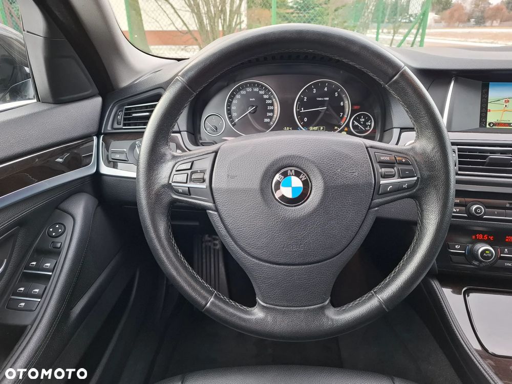 BMW Seria 5 520i - 11