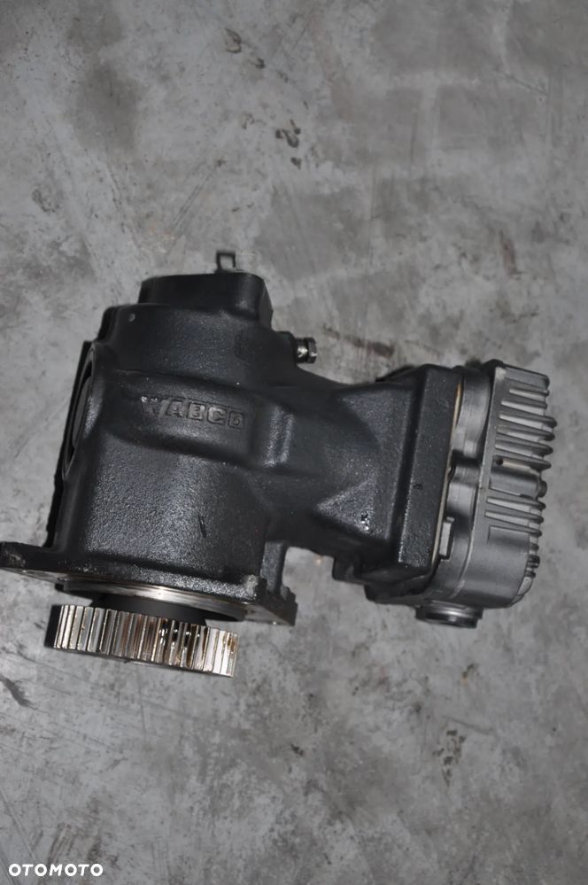SPREZARKA KOMPRESOR POWIETRZA DEUTZ FAHR 6.1L6 - 3