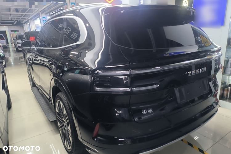 ZEEKR 8X - 3