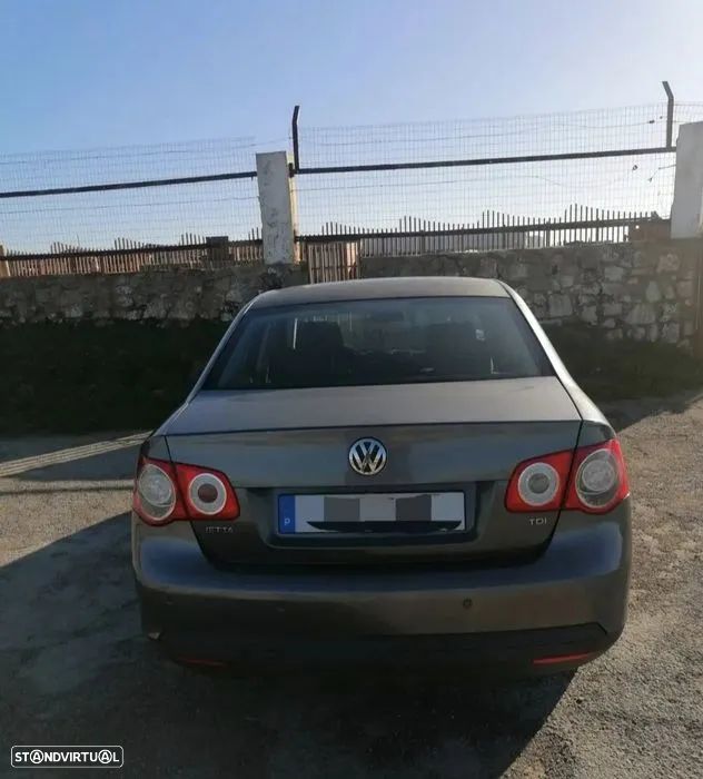 VW Jetta 1.9 TDi Confortline - 2