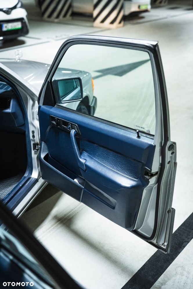 Mercedes-Benz W201 (190) - 19