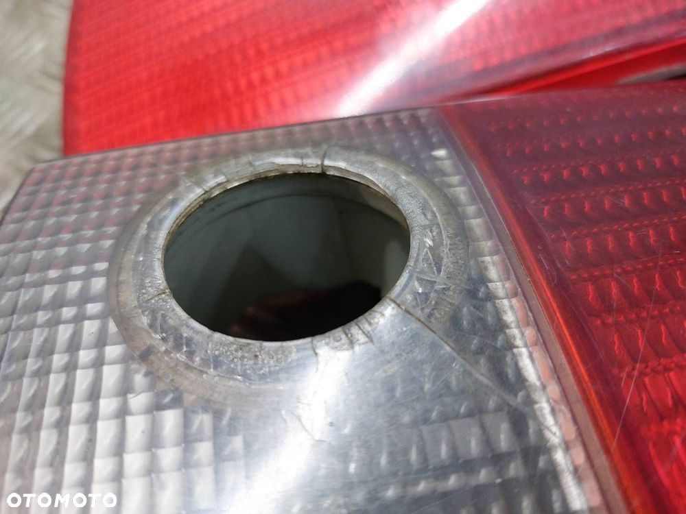 LAMPA LEWY TYŁ + PRAWY TYŁ W KLAPĘ AUDI 80 B4 SEDAN 8A0945094H 8A0945093D - 3