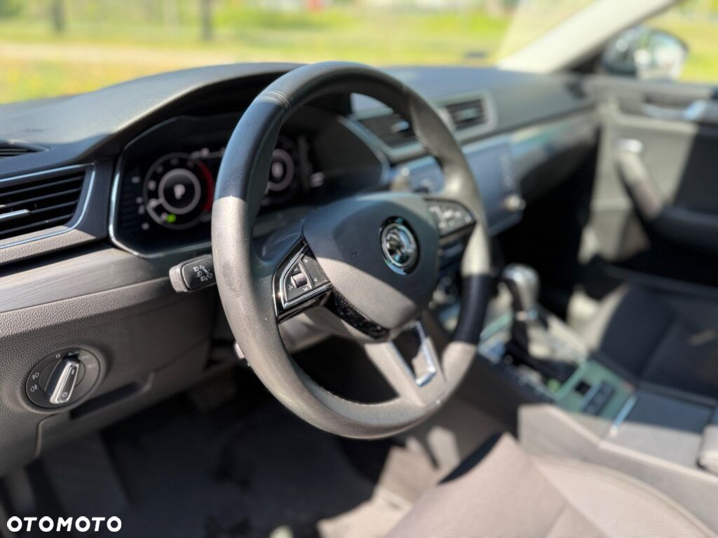 Skoda Superb 2.0 TDI 4x4 Style DSG - 27
