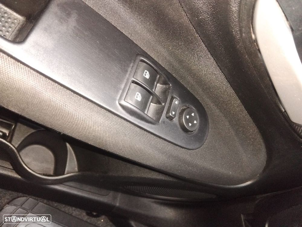 Fiat Punto 1.3 M-Jet Lounge S&S - 13