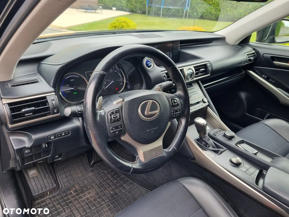 Lexus IS Business Edition - 11