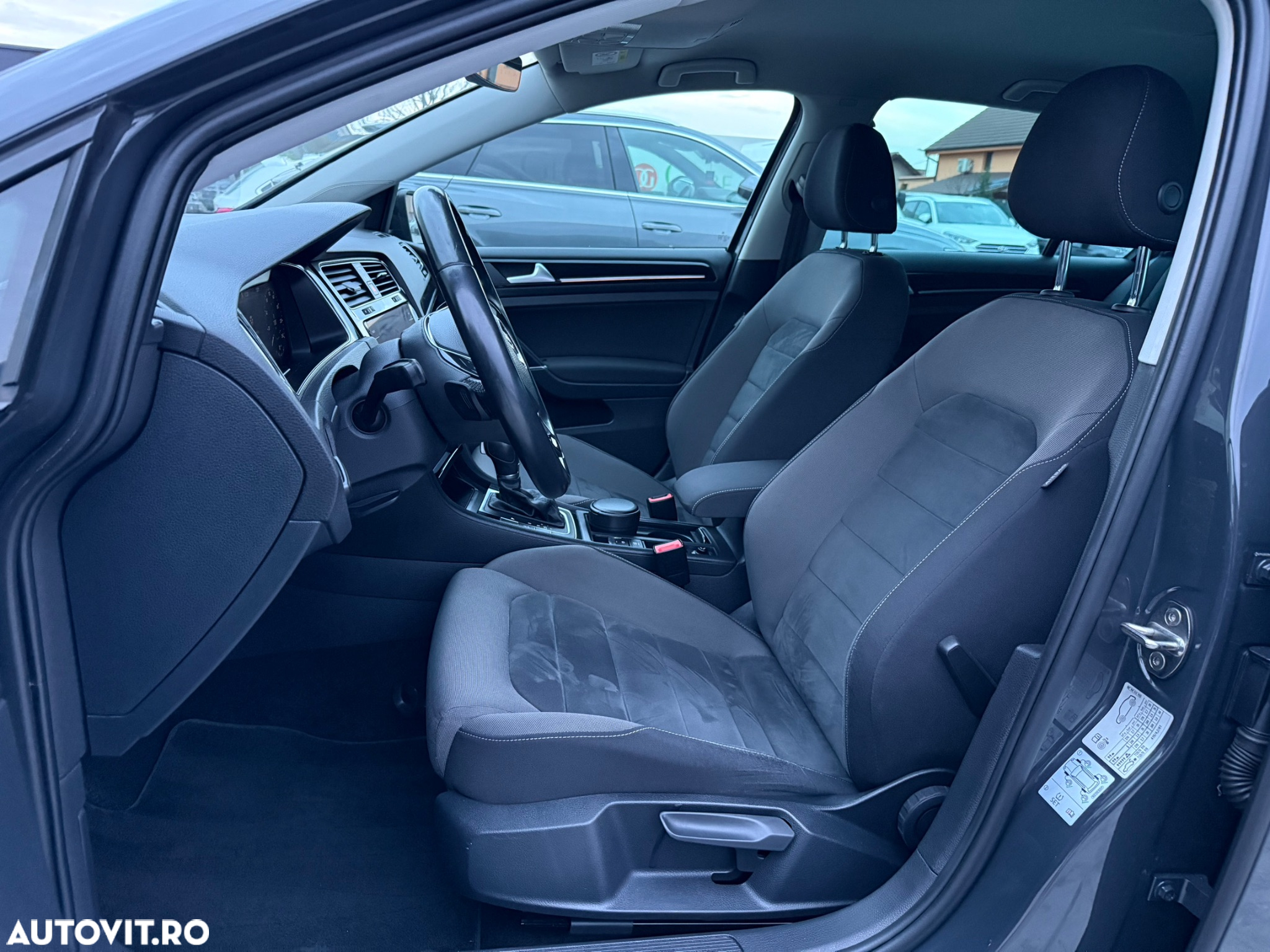 Volkswagen Golf 2.0 TDI DSG R-Line - 17