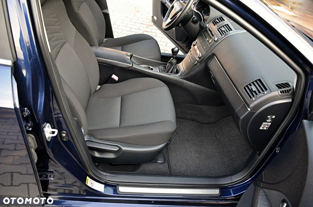 Toyota Avensis - 17
