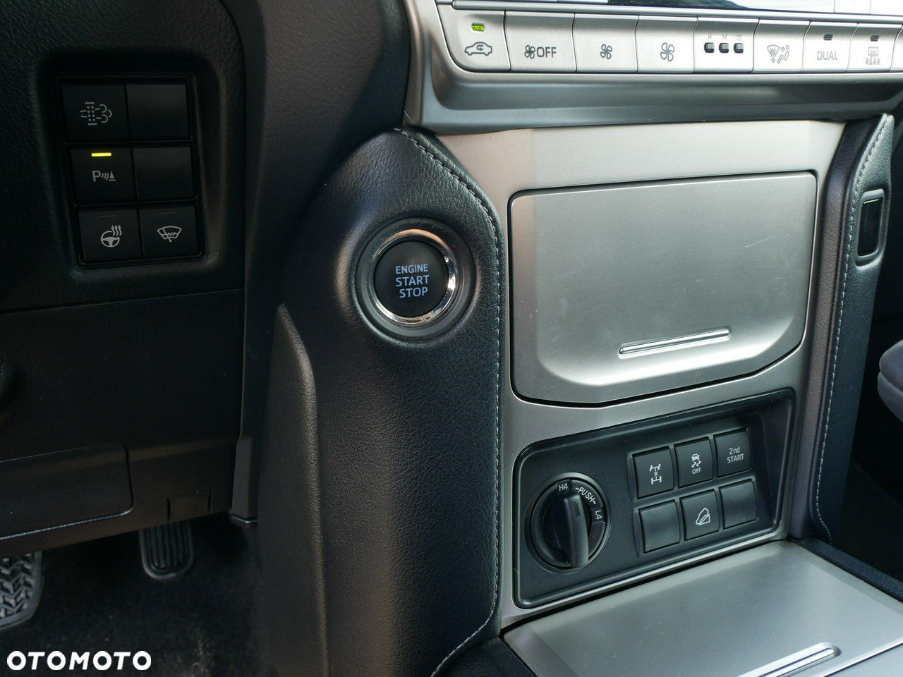 Toyota Land Cruiser - 20