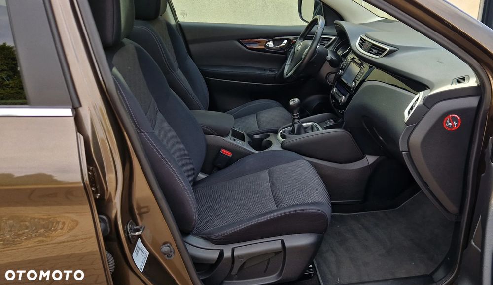 Nissan Qashqai 1.6 DIG-T N-Connecta - 28