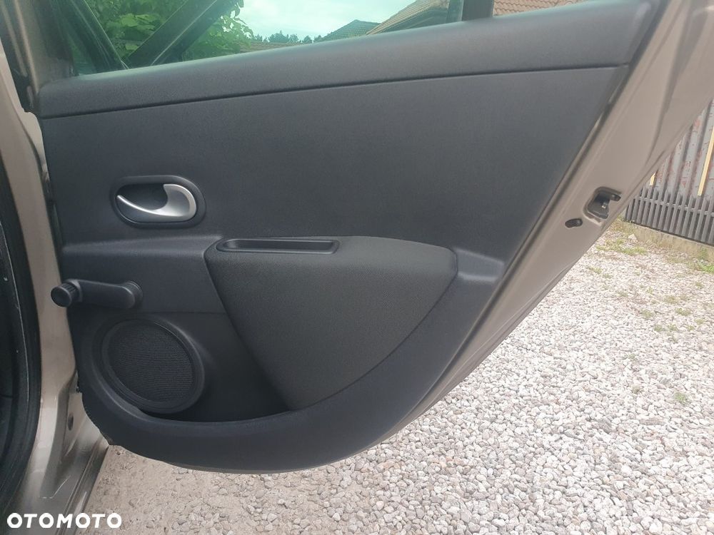 Renault Clio 1.2 16V TCE Tech Run - 12