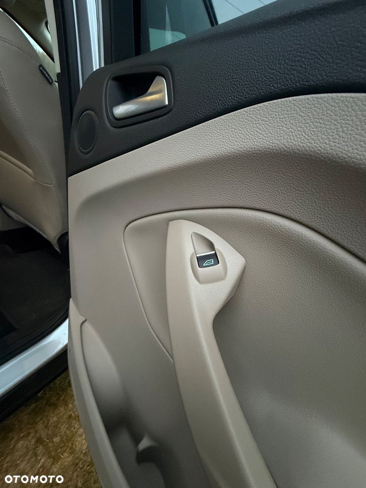 Ford Escape 2.0 EcoBoost AWD Titanium - 29