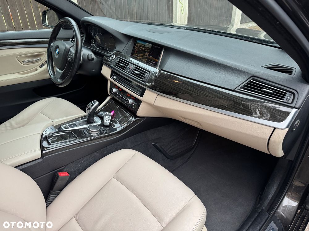 BMW Seria 5 525d xDrive Luxury Line - 24