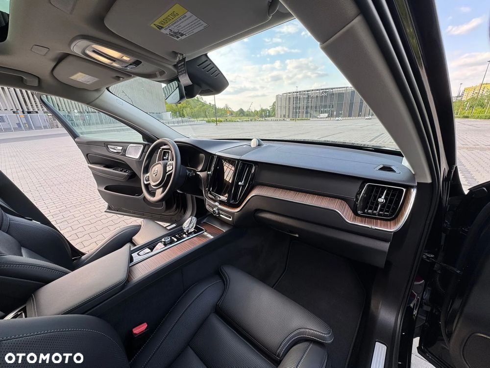 Volvo XC 60 B5 B AWD Ultimate Black Edition - 20