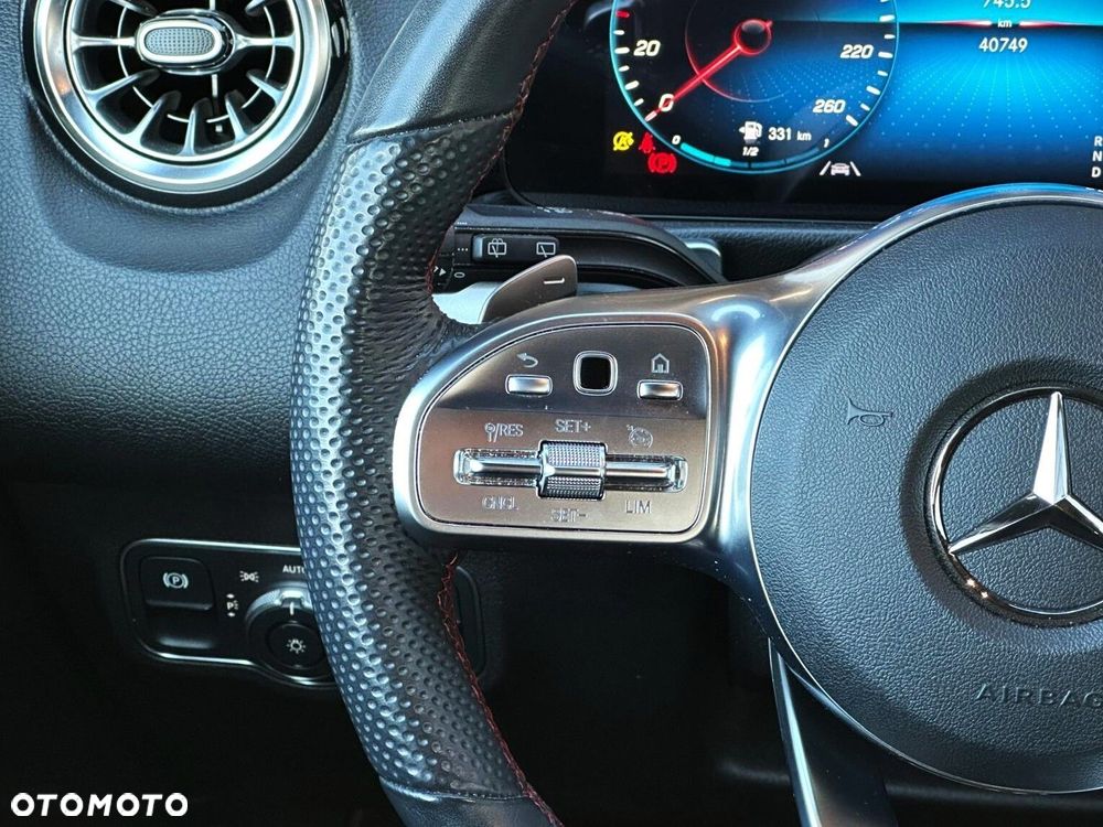 Mercedes-Benz GLB - 10