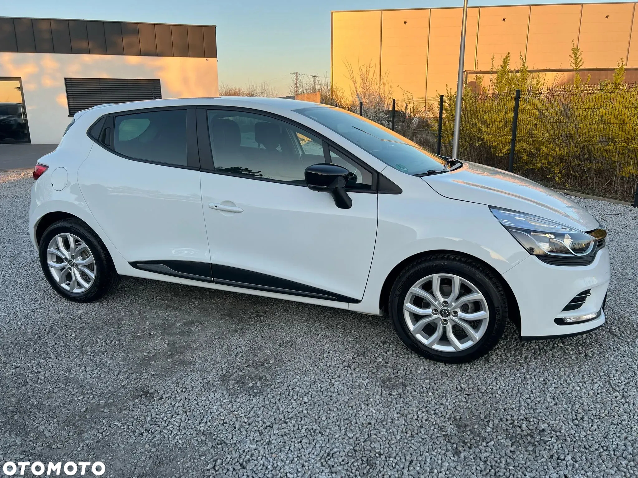 Renault Clio TCe 75 Start & Stop COLLECTION - 12