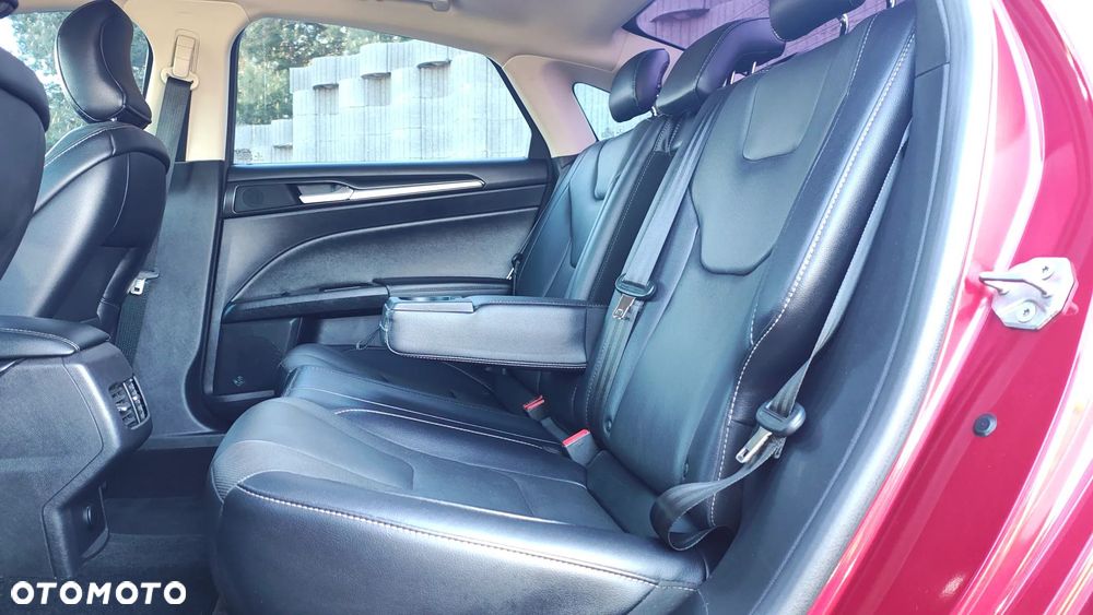 Ford Fusion 2.0 EcoBoost Titanium - 19