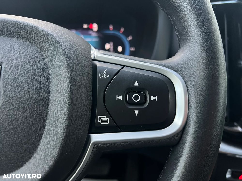 Volvo XC 60 B4 D AWD Geartronic Momentum Pro - 17