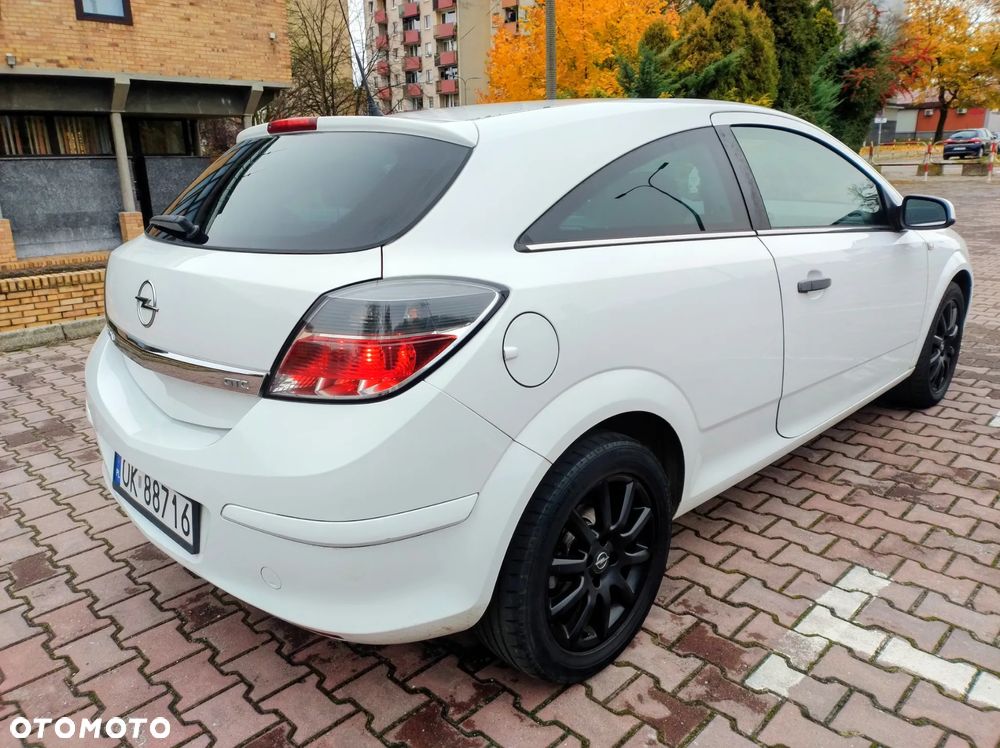 Opel Astra III GTC 1.4 Cosmo - 4