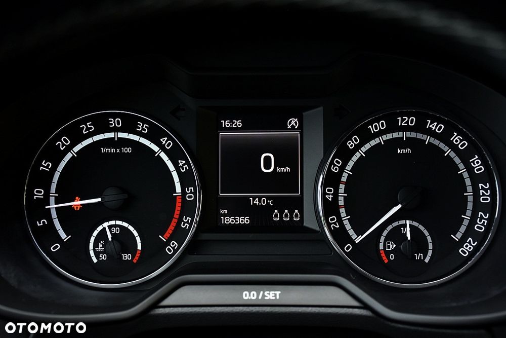 Skoda Octavia 2.0 TDI DSG RS - 30