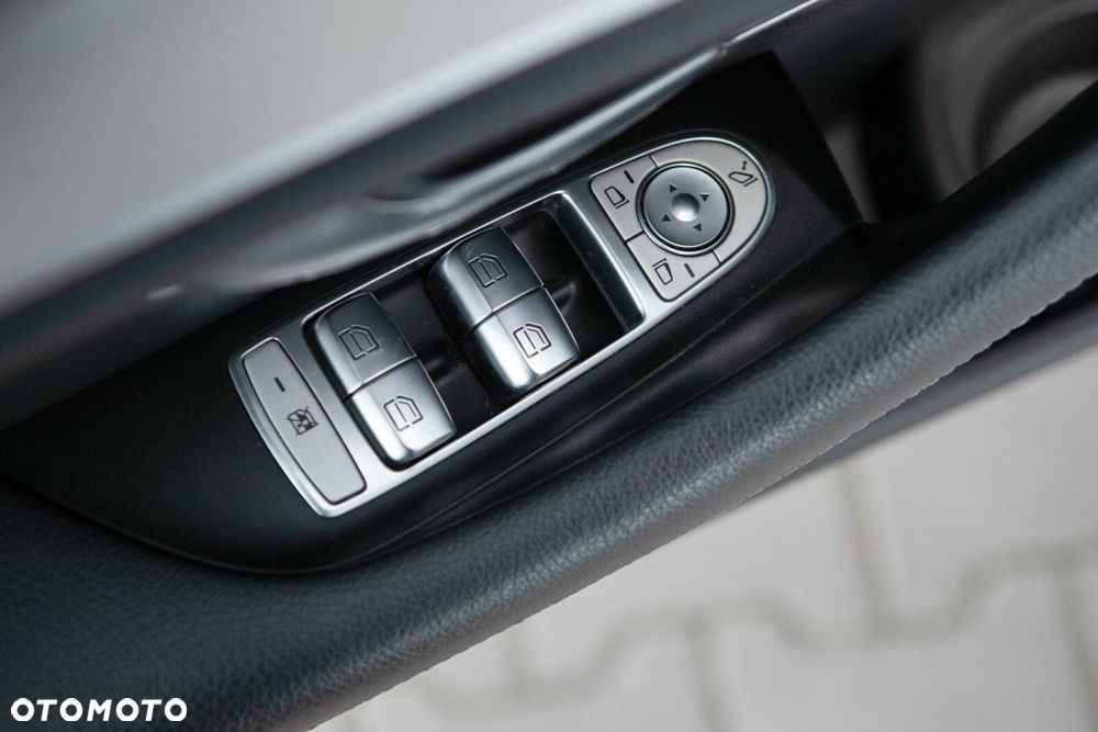 Mercedes-Benz Klasa E 220 d 4-Matic AMG/Avantgarde - 17