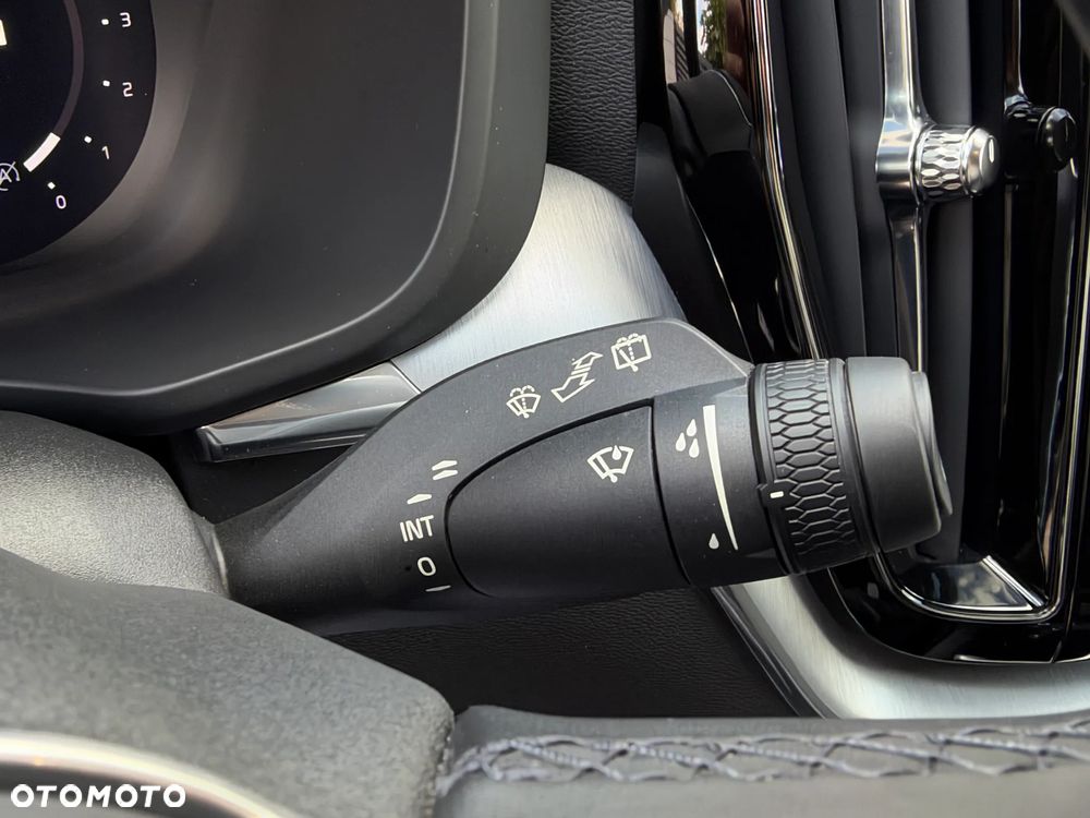 Volvo XC 60 B4 D AWD Momentum Pro - 26
