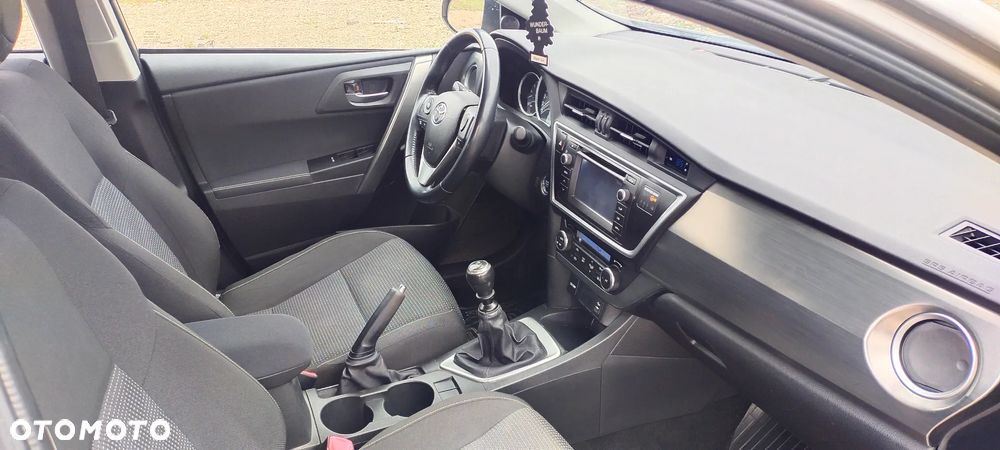 Toyota Auris 1.4 D-4D Edition - 10