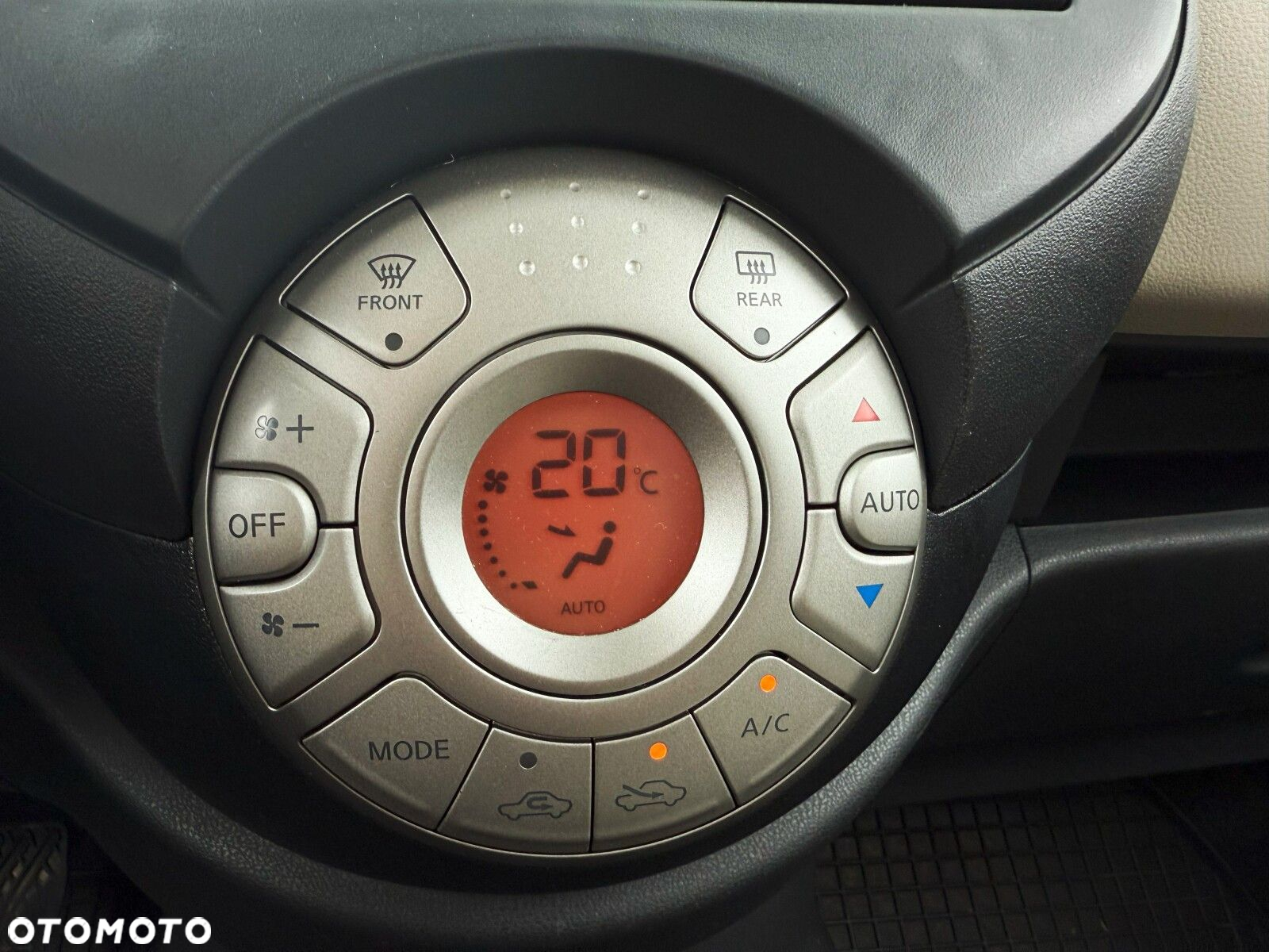 Nissan Micra 1.2 Tekna - 24