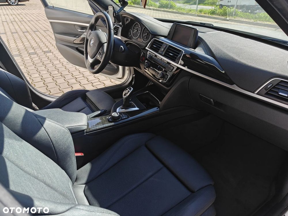 BMW Seria 3 330i Luxury Line sport - 17