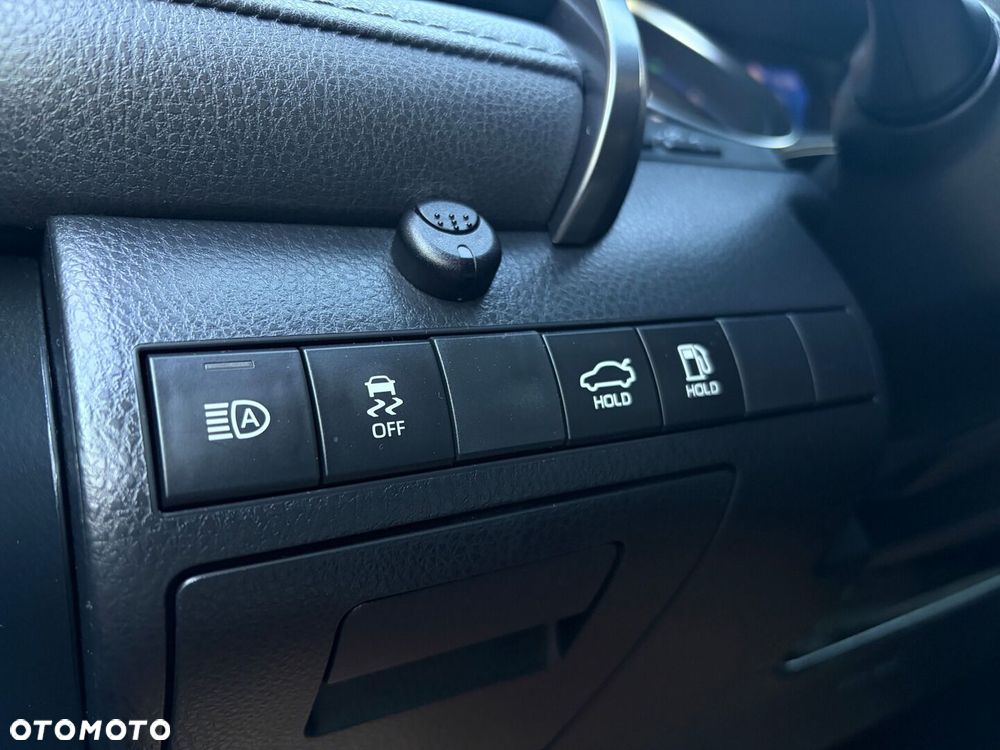 Toyota Camry 2.5 Hybrid Comfort CVT - 32